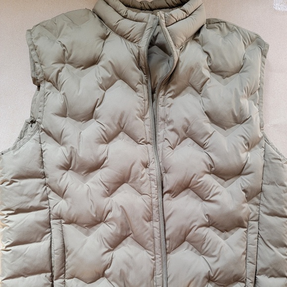 Bugatchi Quilted Down Puffer Vest Men’s Large Beige – New Without Tags ( $250 ) - Picture 1 of 4